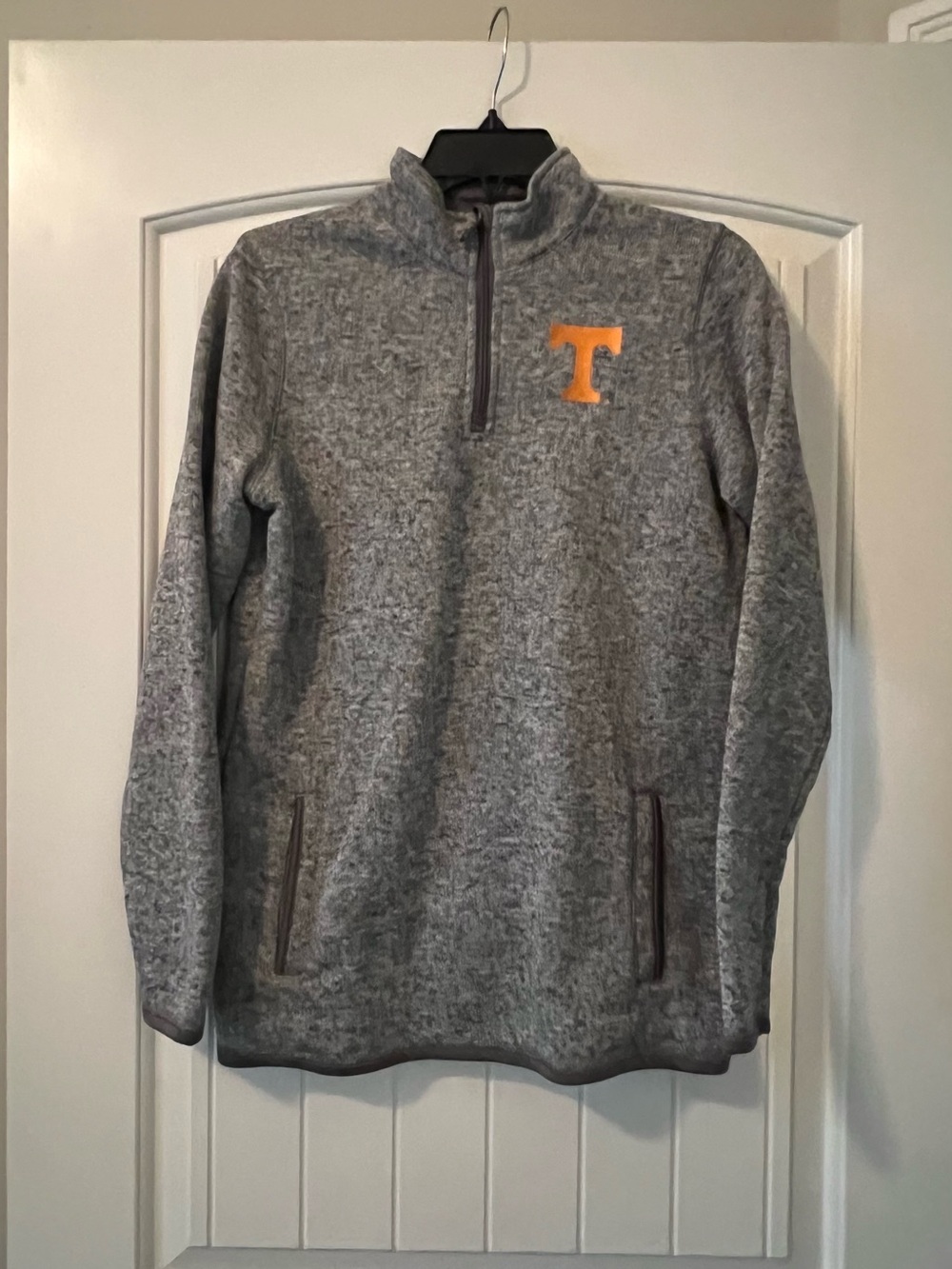 Gray Tennessee Volunteers quarter zip sweatshirt  orange 'T' logo
Women’s small